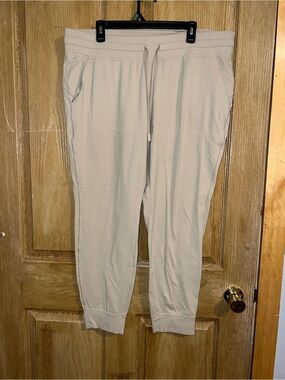 Lululemon Reday to Rulu High-Rise Jogger size 18. Color trench